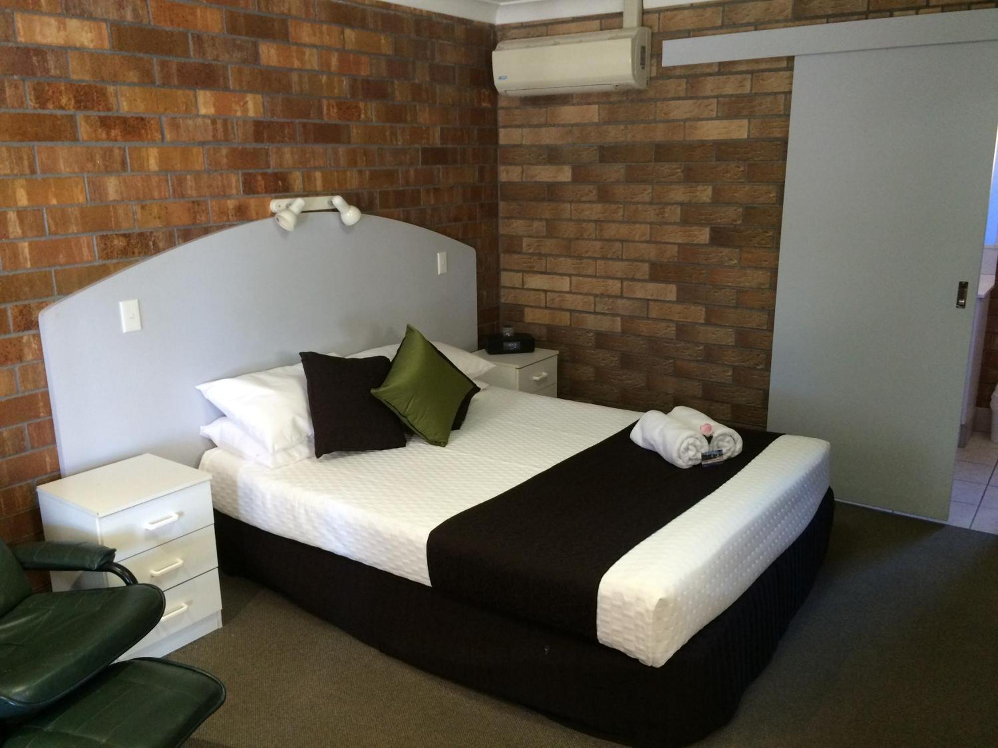 Miles Outback Motel מראה חיצוני תמונה