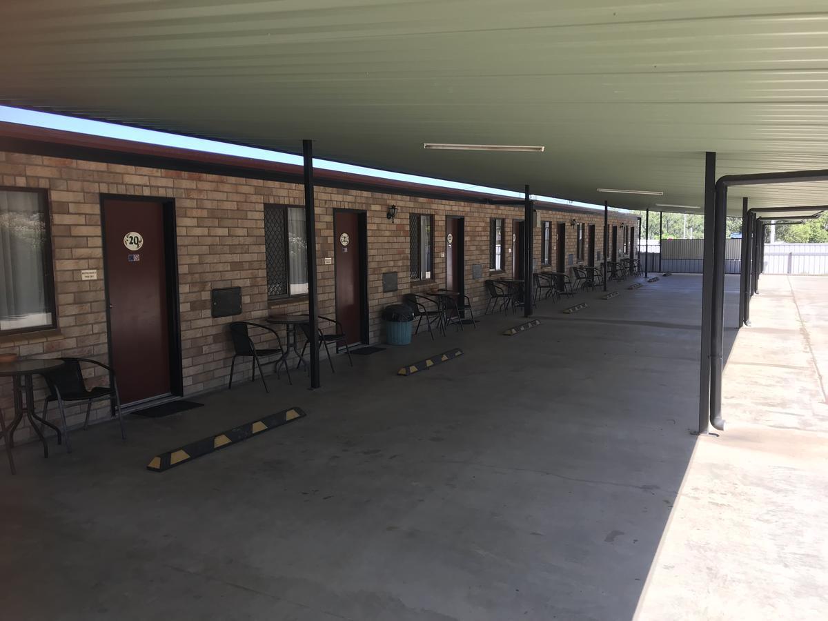 Miles Outback Motel מראה חיצוני תמונה
