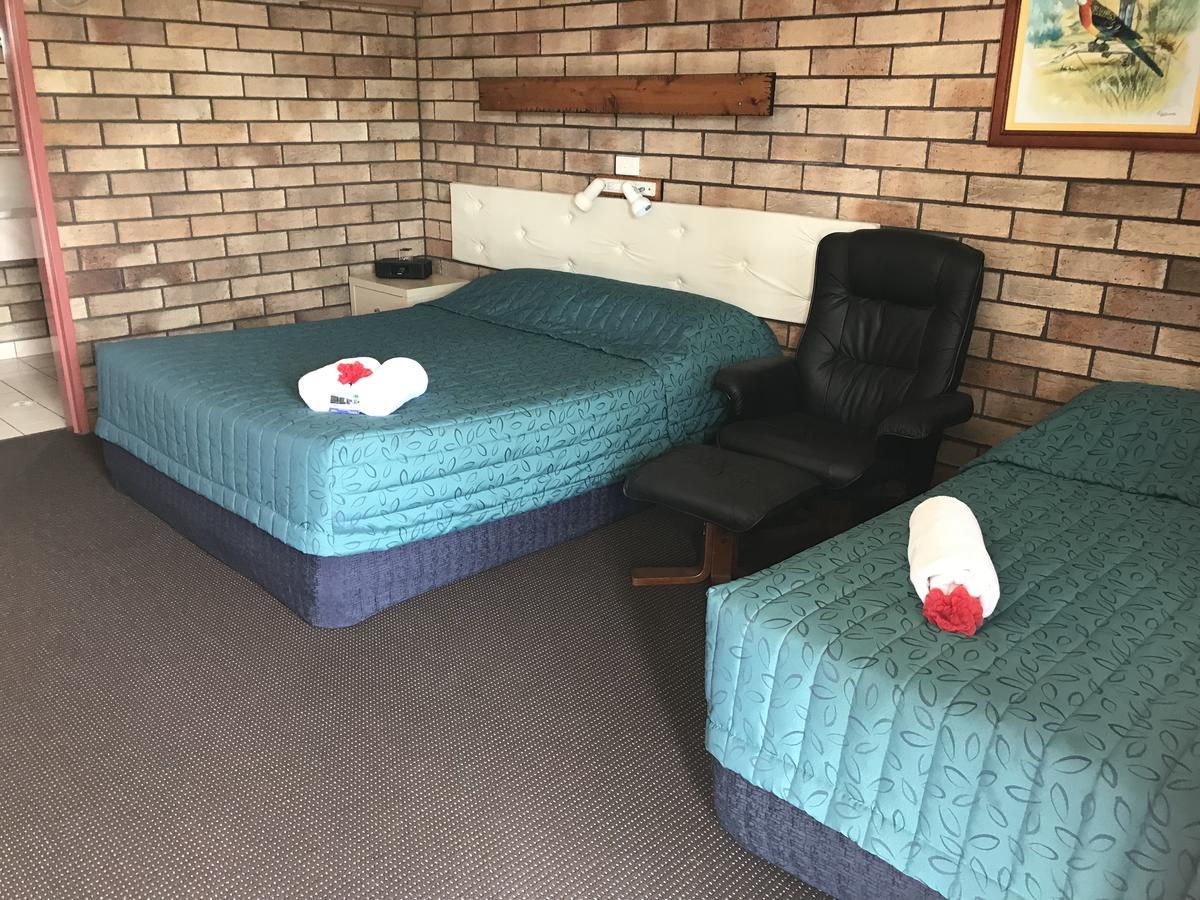 Miles Outback Motel מראה חיצוני תמונה