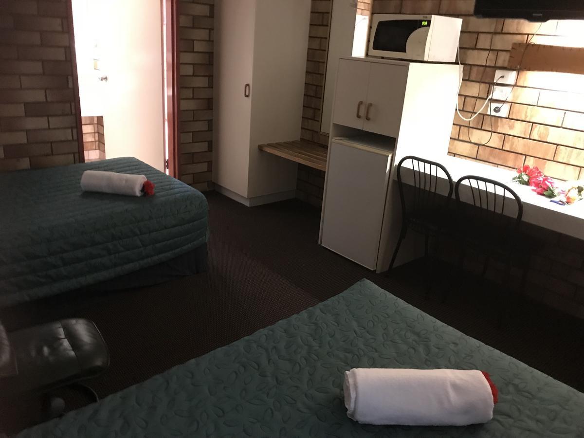 Miles Outback Motel מראה חיצוני תמונה