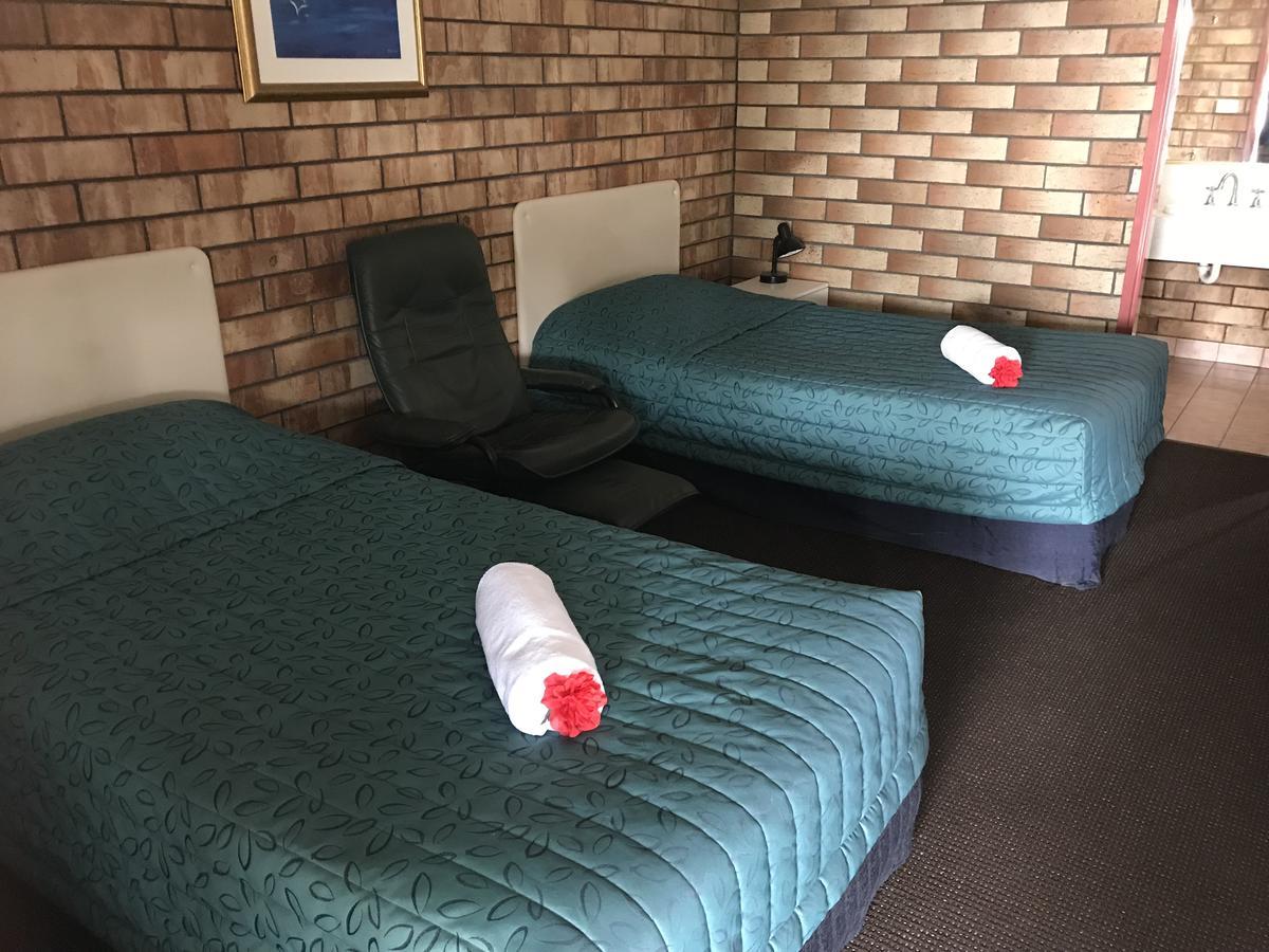Miles Outback Motel מראה חיצוני תמונה