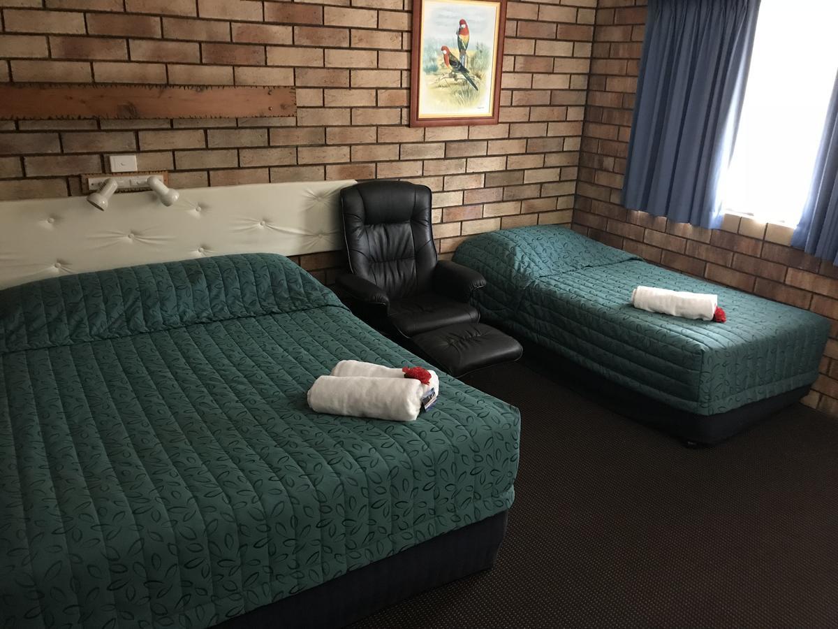 Miles Outback Motel מראה חיצוני תמונה