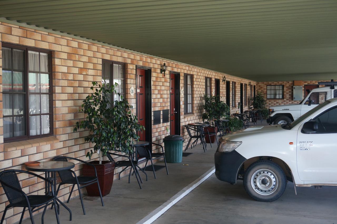 Miles Outback Motel מראה חיצוני תמונה