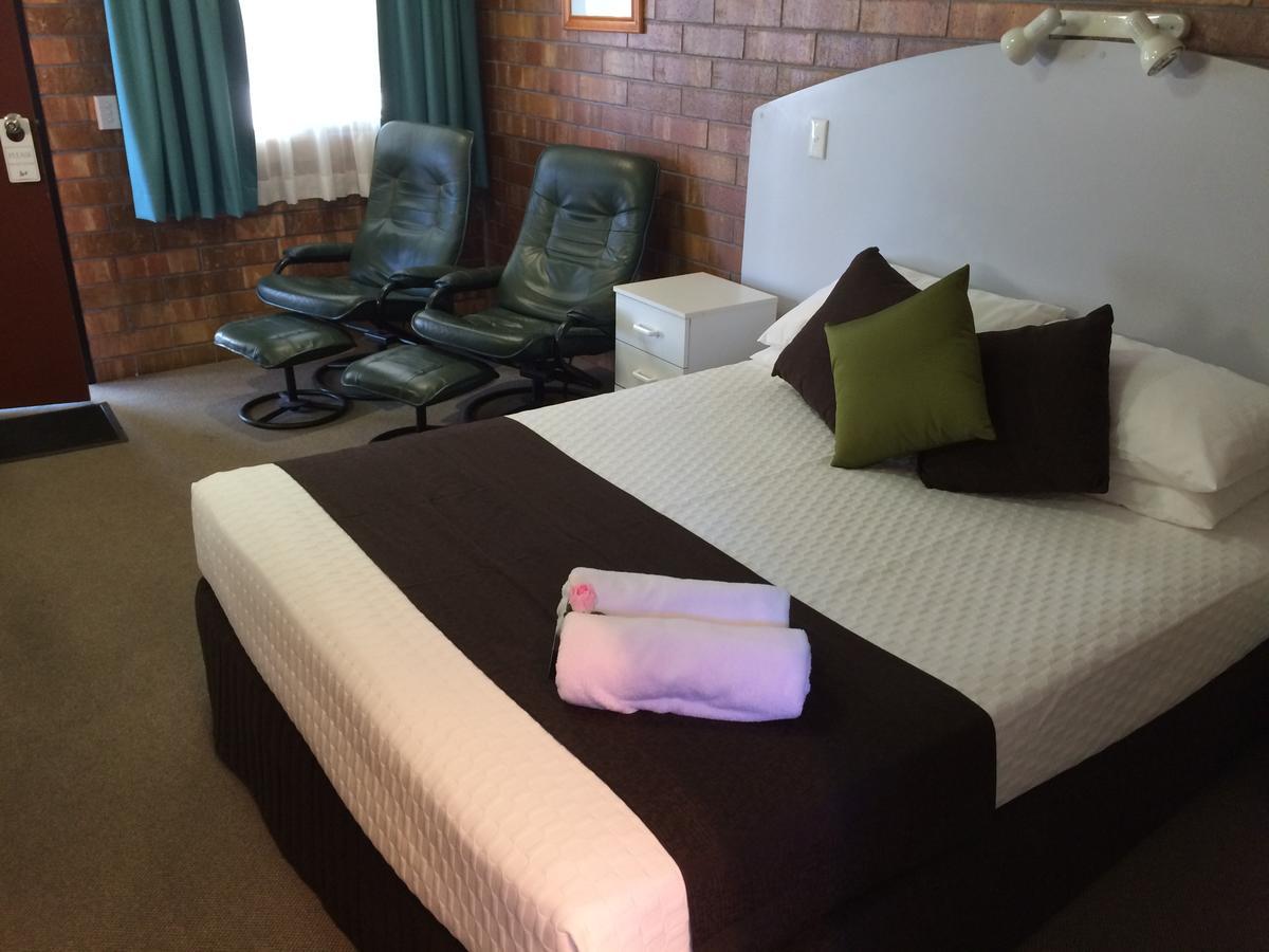 Miles Outback Motel מראה חיצוני תמונה